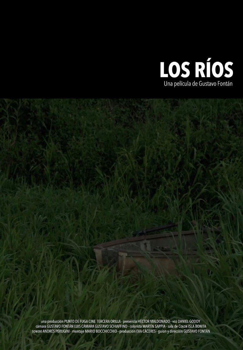 los rios afiche Un hombre golpea la puerta de mi casa. Le pregunto qué necesita.